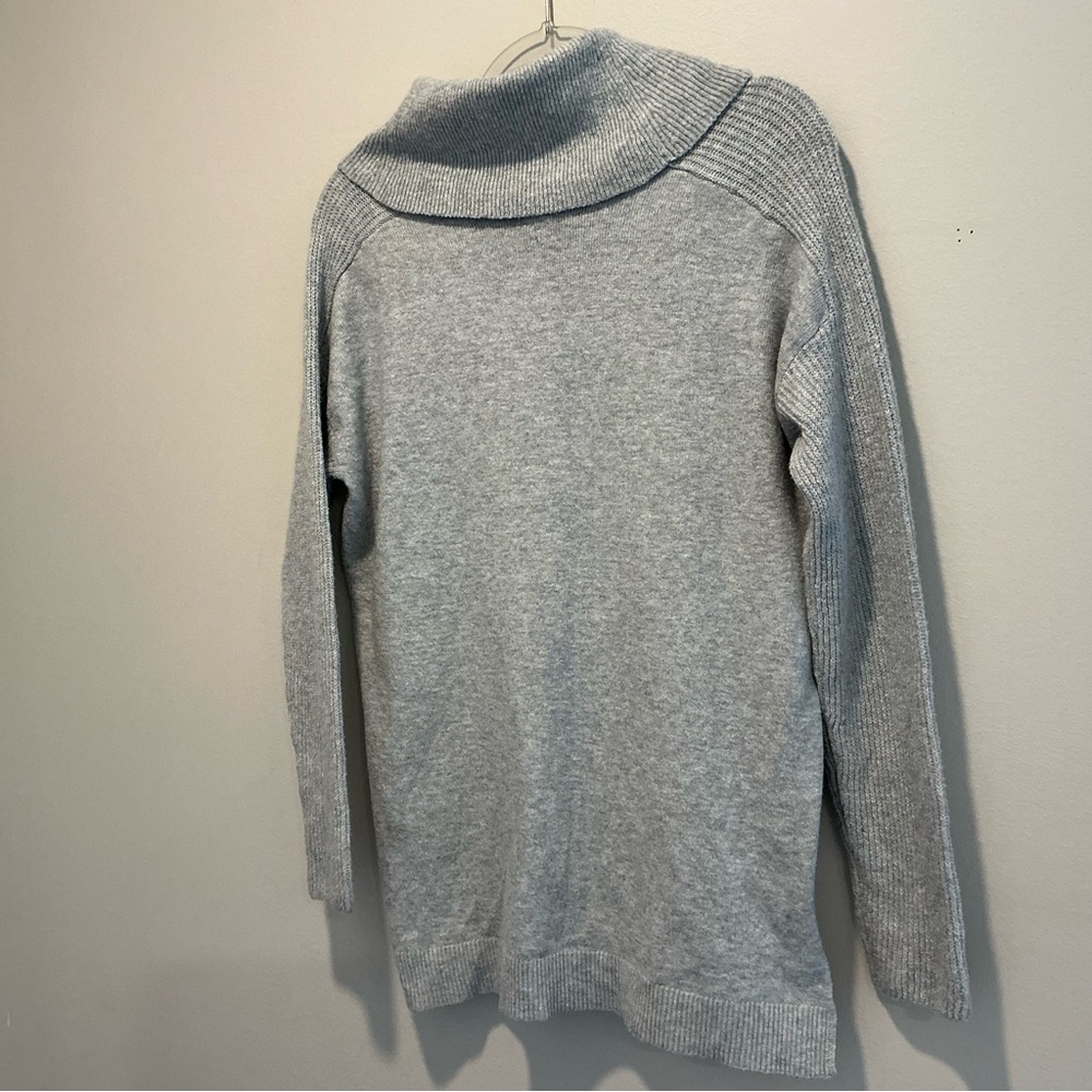 NWT Cozy Gray Turtleneck Sweater Size M - Picture 2 of 7